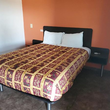 High Desert Inn Hesperia Eksteriør billede